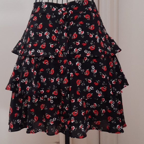 Three tiered floral mini skirt - Picture 4 of 6